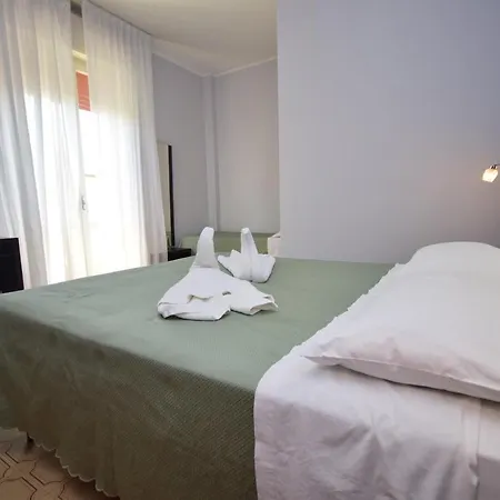 Como Hotell 2*