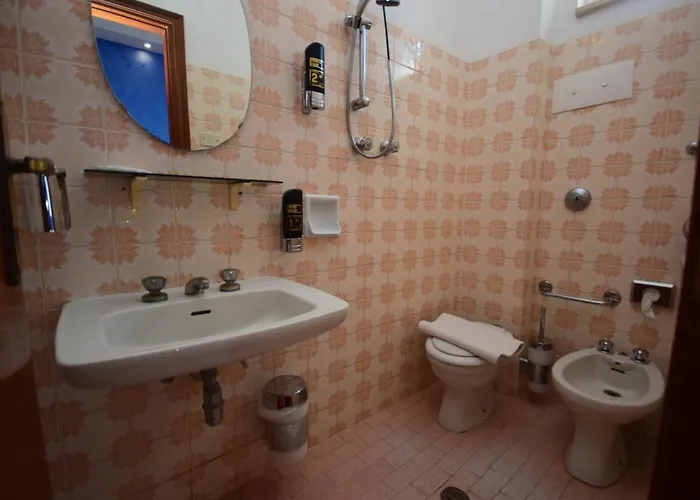 Como Hotell 2*